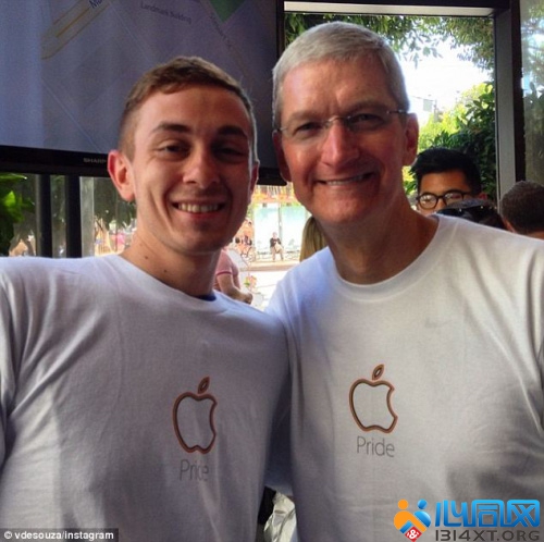 全球最富有同性恋 苹果CEO库克正式出柜