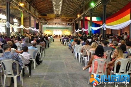 巴西里约热内卢160对同性情侣举行集体婚礼