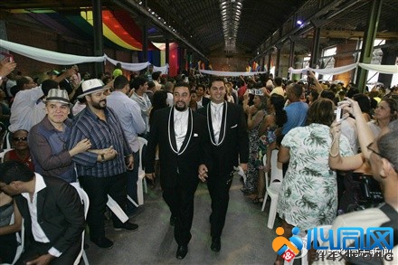 巴西里约热内卢160对同性情侣举行集体婚礼