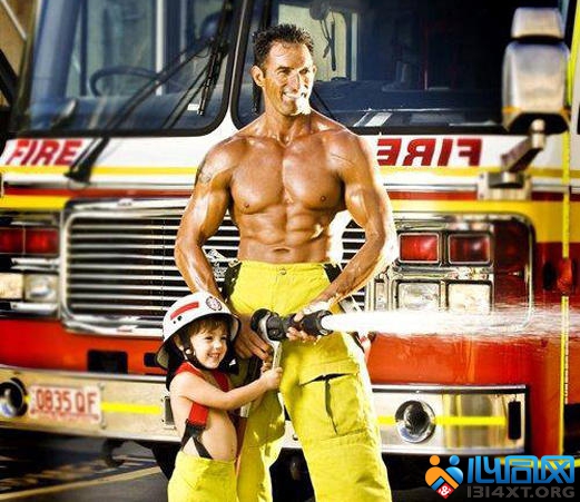 澳大利亚猛男消防员月历花絮照片
