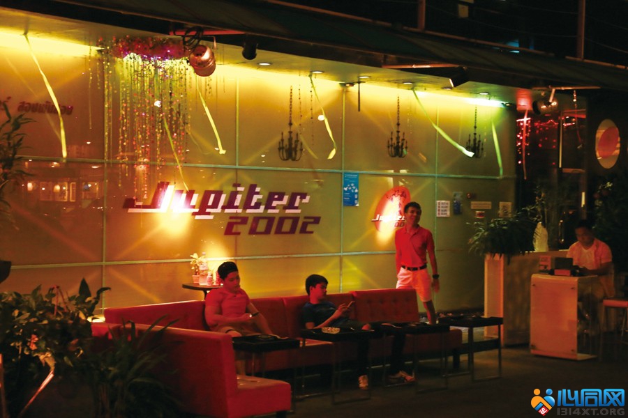 泰国曼谷同志酒吧Jupiter 2002