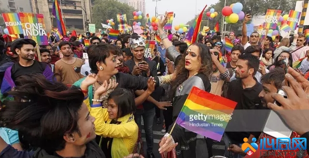 新德里同志游行 数百人上街欢庆