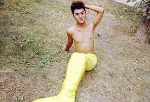 从小就向往 河南男大生扮“美男鱼” 从小就向往 河南男大生扮“美男鱼”