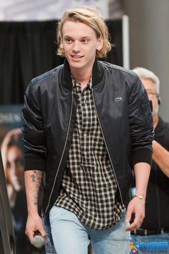 Jamie Campbell Bower··