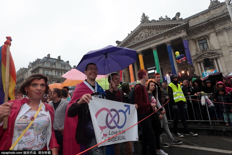 实拍布鲁塞尔同性恋骄傲大游行