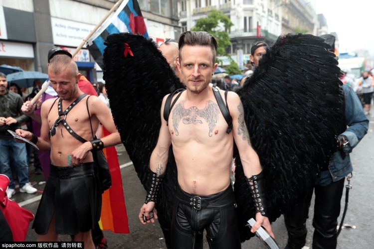 实拍布鲁塞尔同性恋骄傲大游行