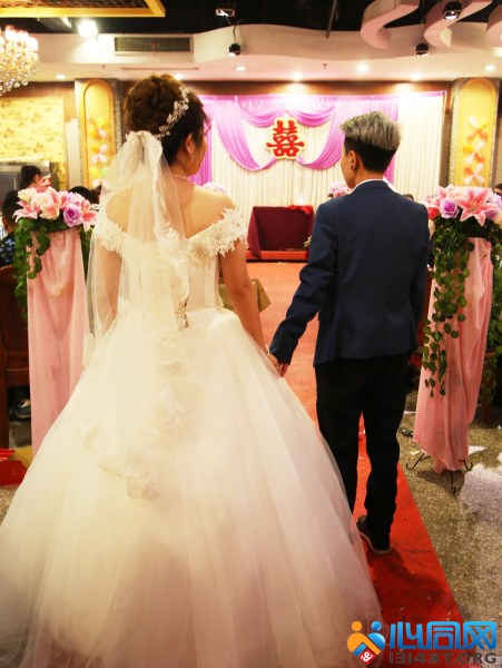 实拍广西桂林一对90后女同性恋人的婚礼