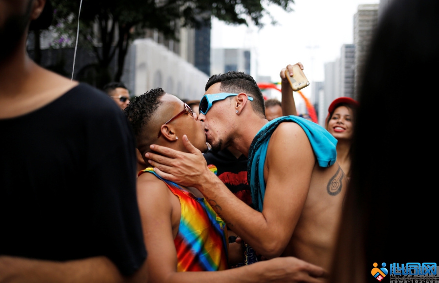 巴西圣保罗同性恋骄傲游行 200万人大狂欢