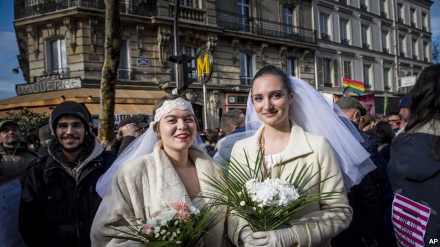 法国同性婚姻合法3年 多数人赞成维持