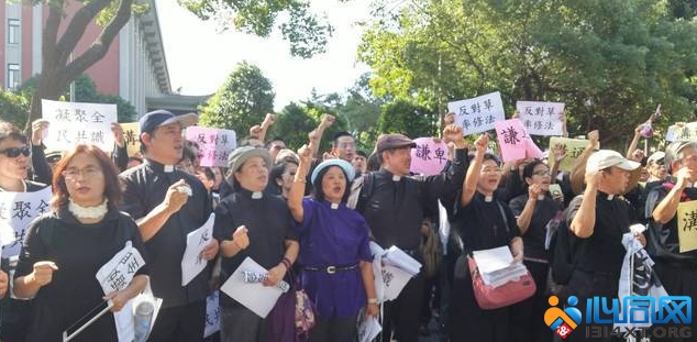台湾同性婚姻合法遇阻 万人静坐牧师北上抗议
