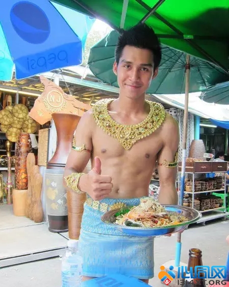 曼谷周末市场猛男木瓜沙拉
