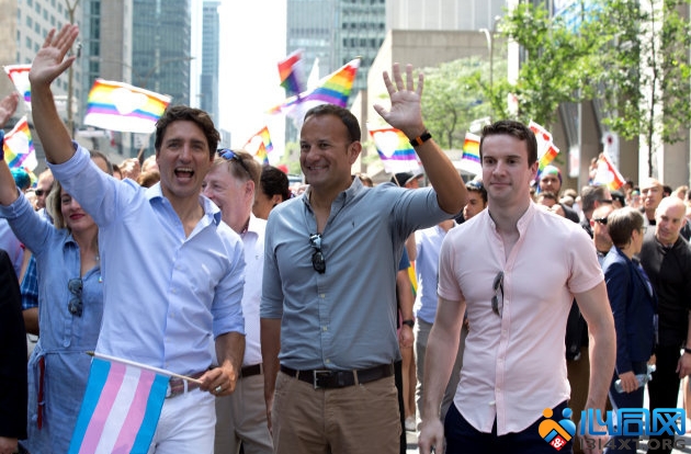 加拿大爱尔兰两国总理一同参与同性恋游行