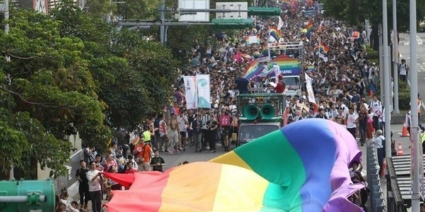 2017̨ͬ־12˲μӿǰʢ