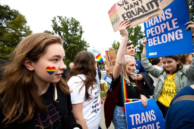 美国：过去一年近半LGBTQ青年想过轻生