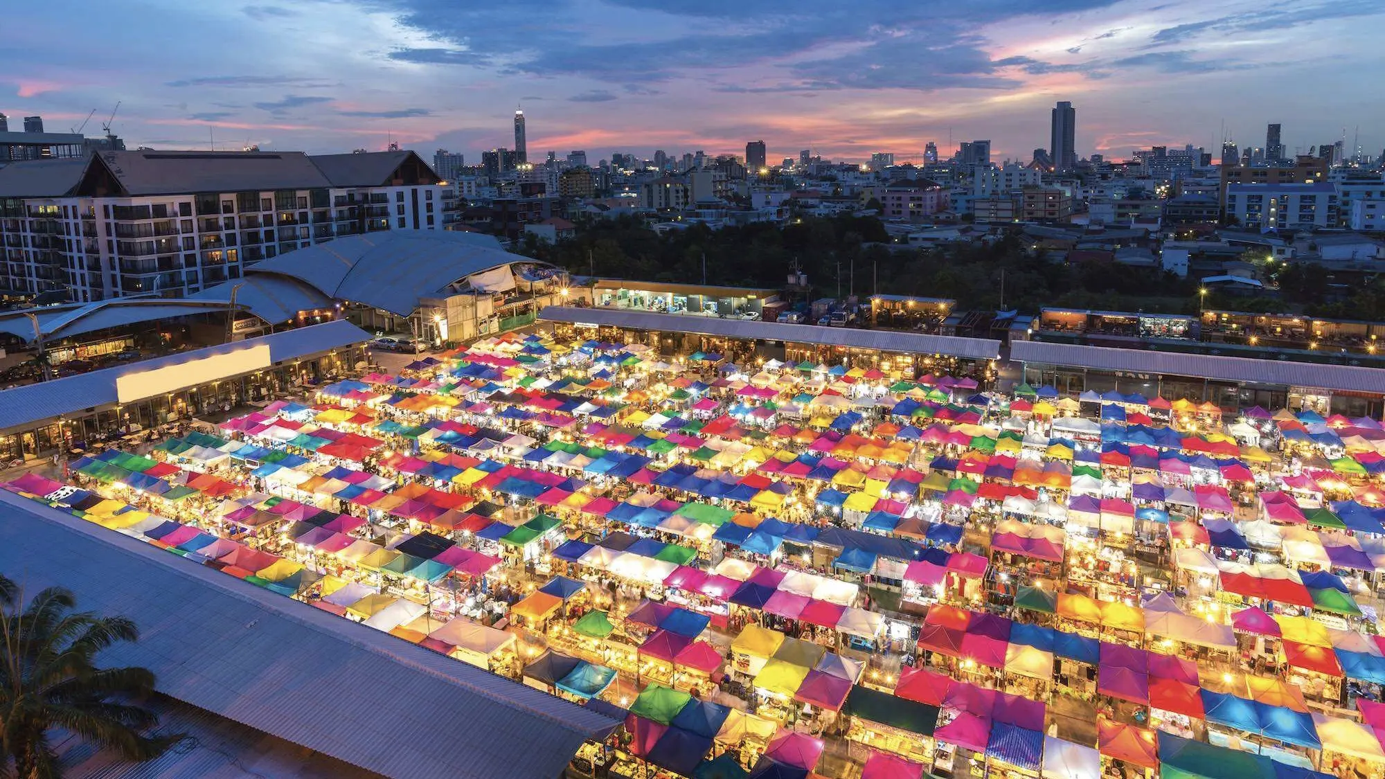 泰国曼谷拉差达火车夜市Ratchada Train Market重新开放