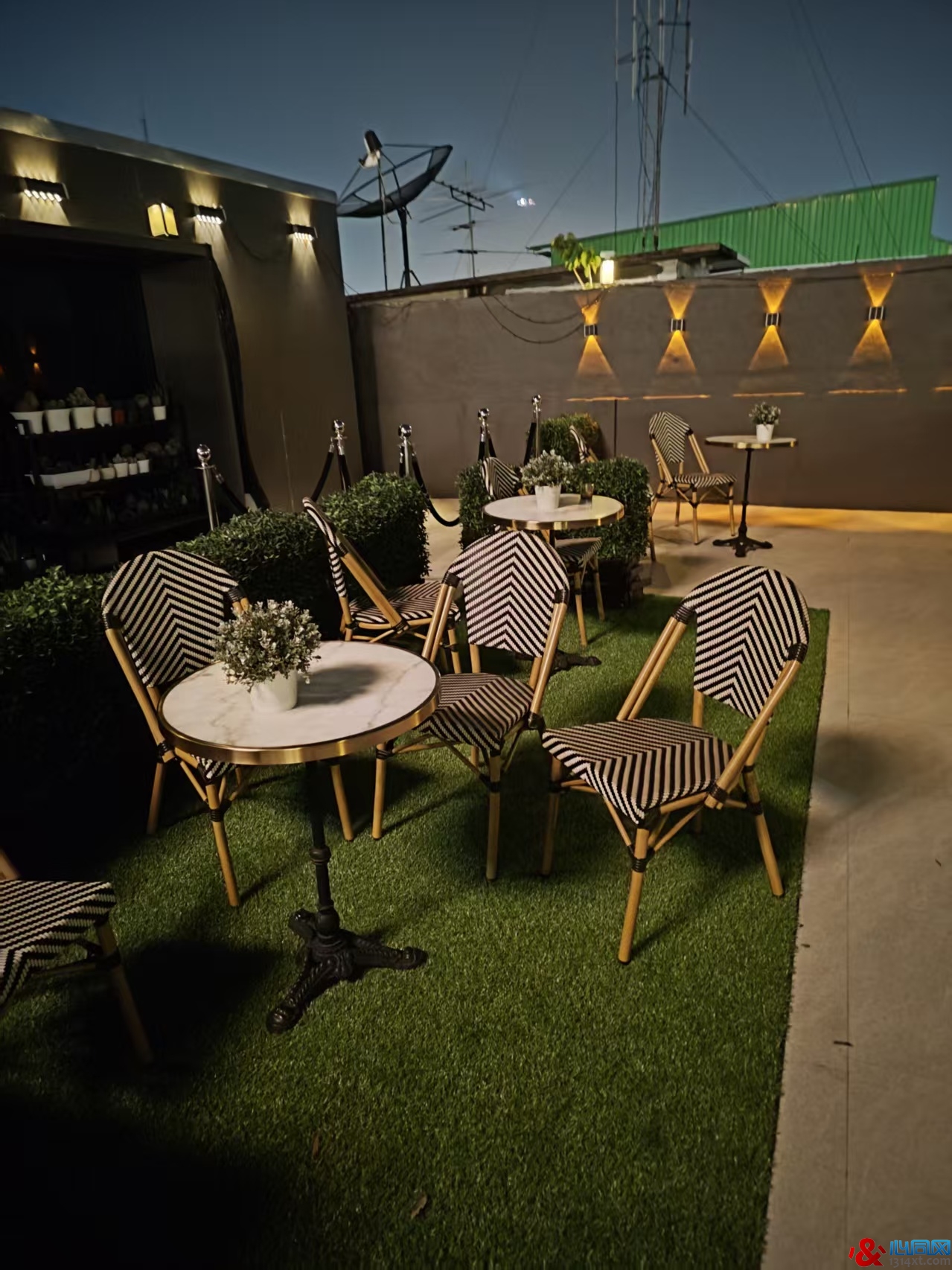 曼谷Feel Onsen:漆黑的巡航迷宫,分1/0的荧光手环