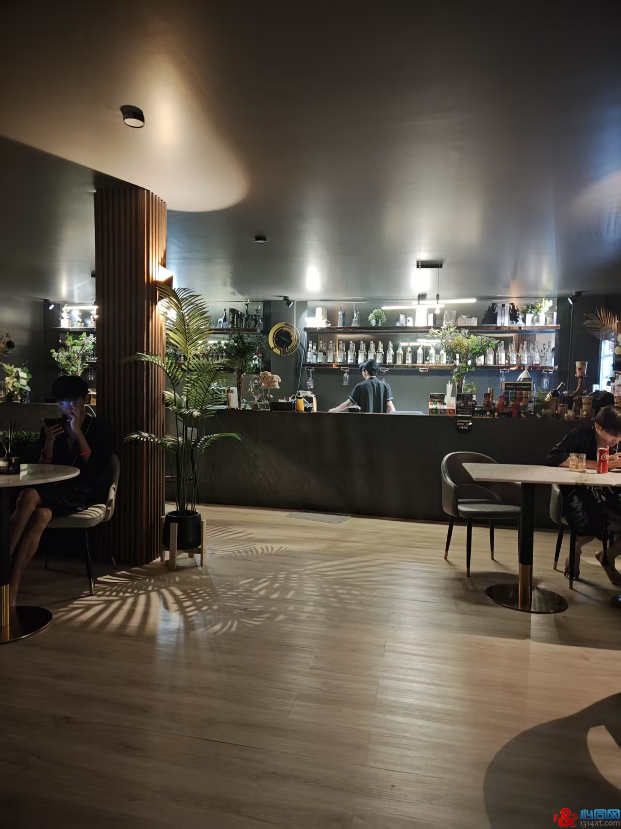 曼谷Feel Onsen:漆黑的巡航迷宫,分1/0的荧光手环