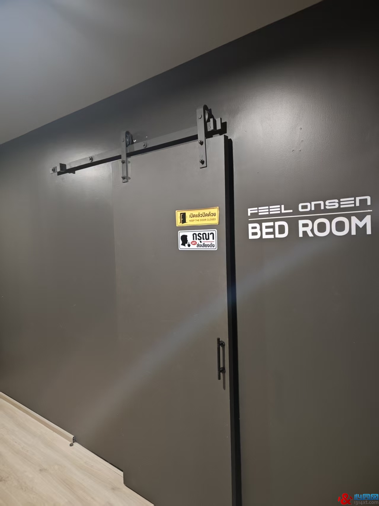 曼谷Feel Onsen:漆黑的巡航迷宫,分1/0的荧光手环