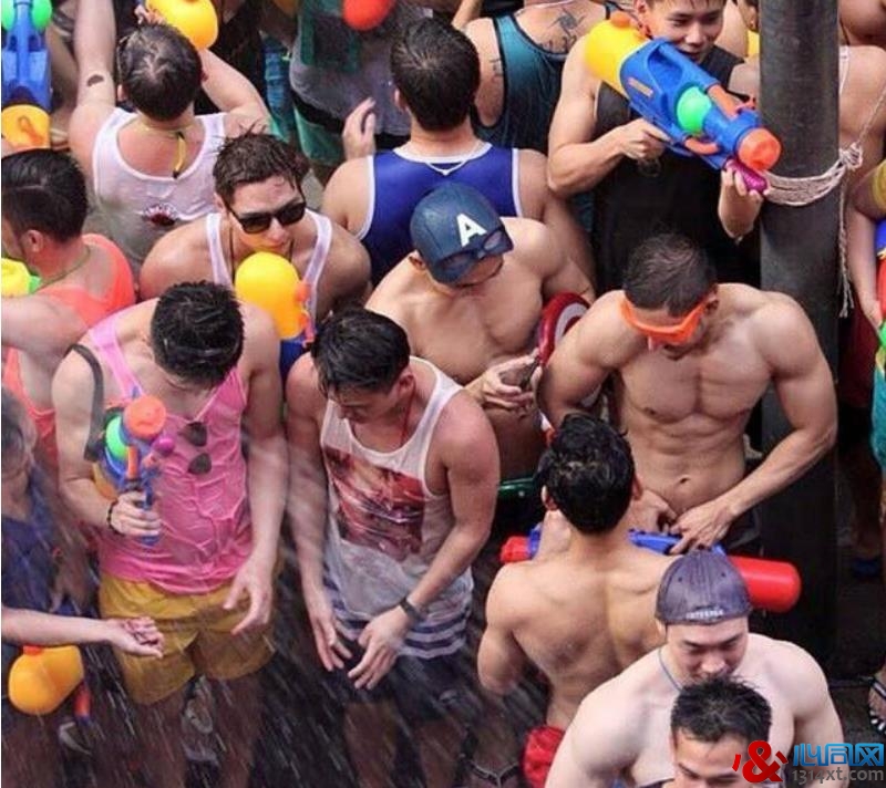 2026泰国泼水节曼谷两大泼水区域+夜间“蹦迪式”泼水地