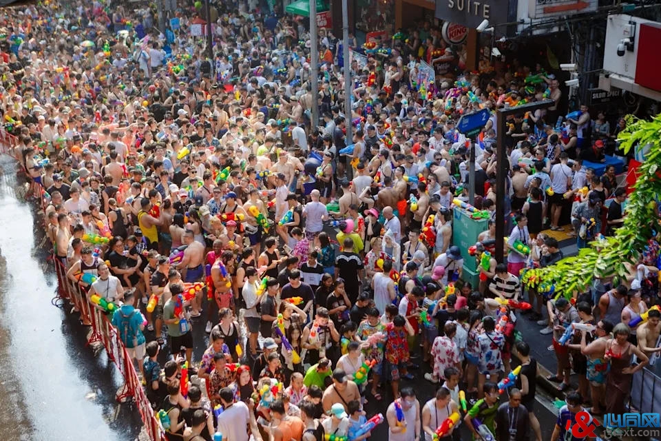 2026泰国泼水节曼谷两大泼水区域+夜间“蹦迪式”泼水地