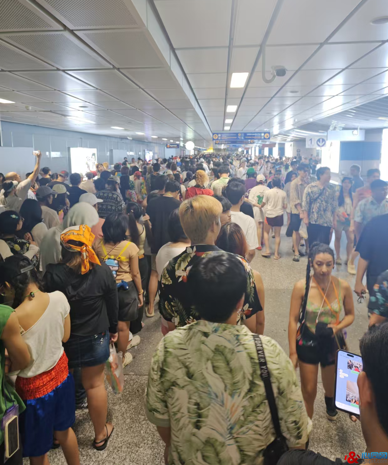 曼谷彩虹日记:热门桑拿大排长队 本土小众却人气冷清