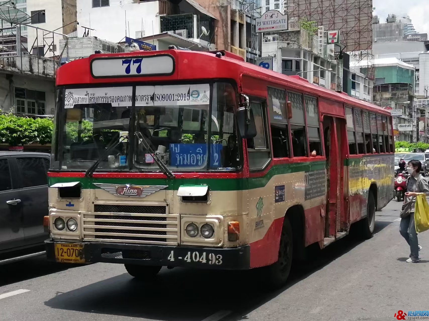 曼谷8泰铢无空调公交车即将全面退役 神奇的77路公交车